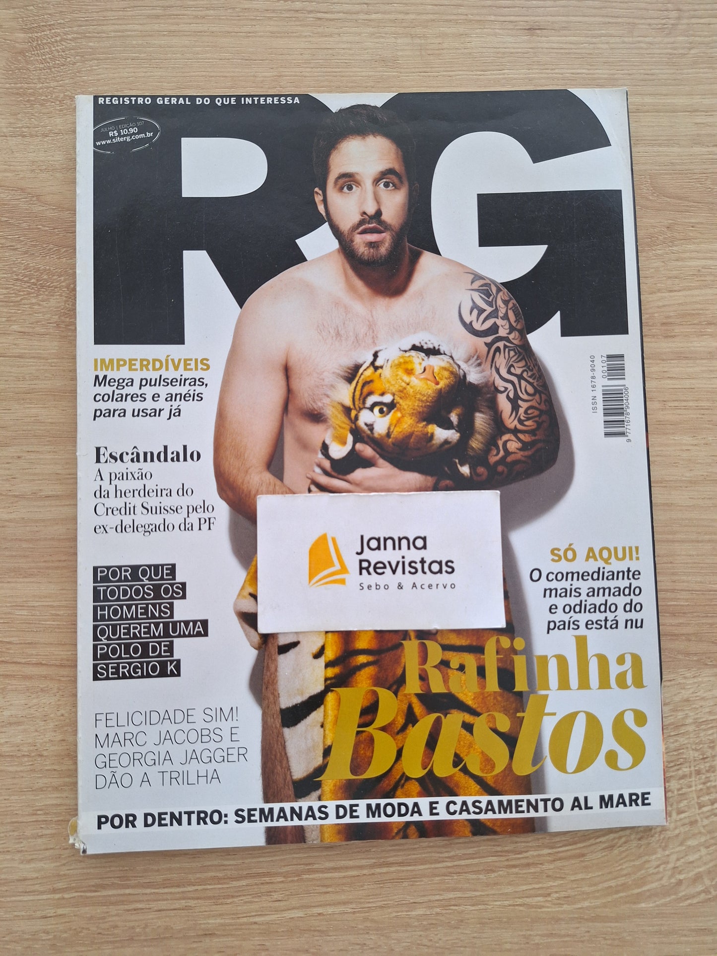 Revista Vogue RG 107 (2011)