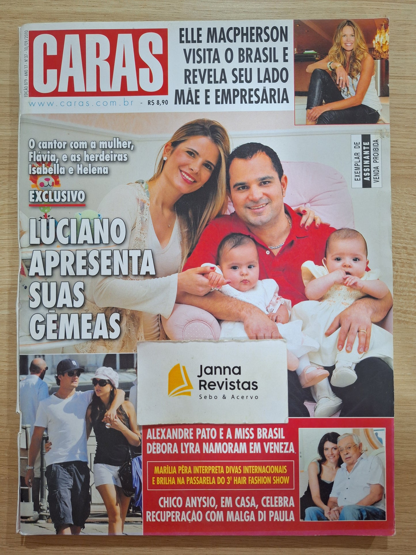 Revista Caras 879 (2010)