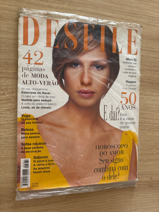 Revista Desfile 381 (2001)