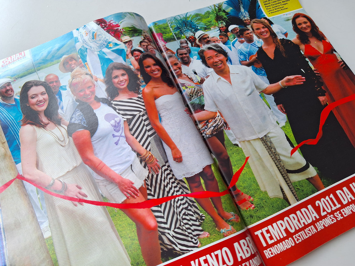 Revista Caras 897 (2011)