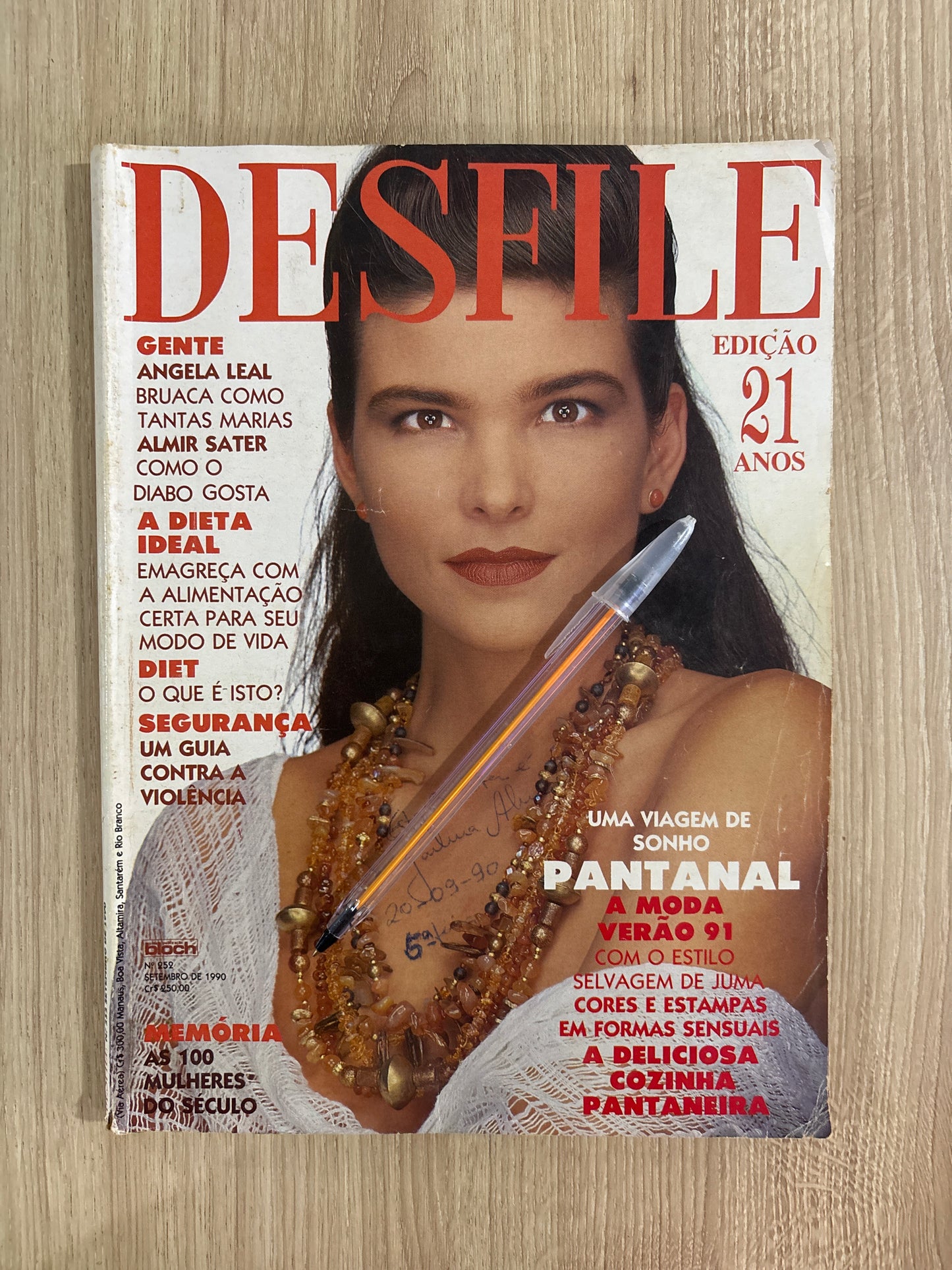 Revista Desfile 252 (1990)