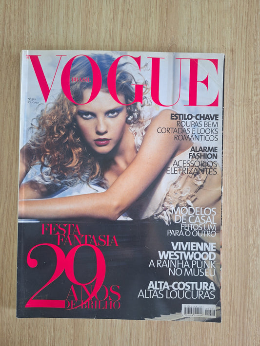 Revista Vogue 310 (2004)