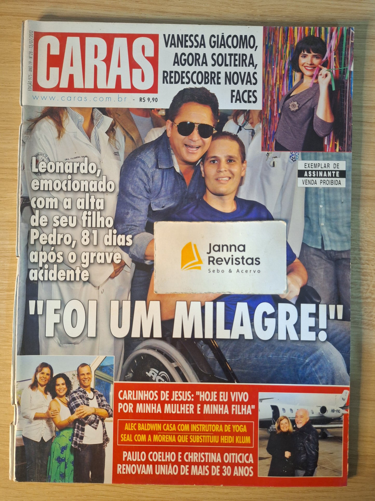 Revista Caras 975 (2012)