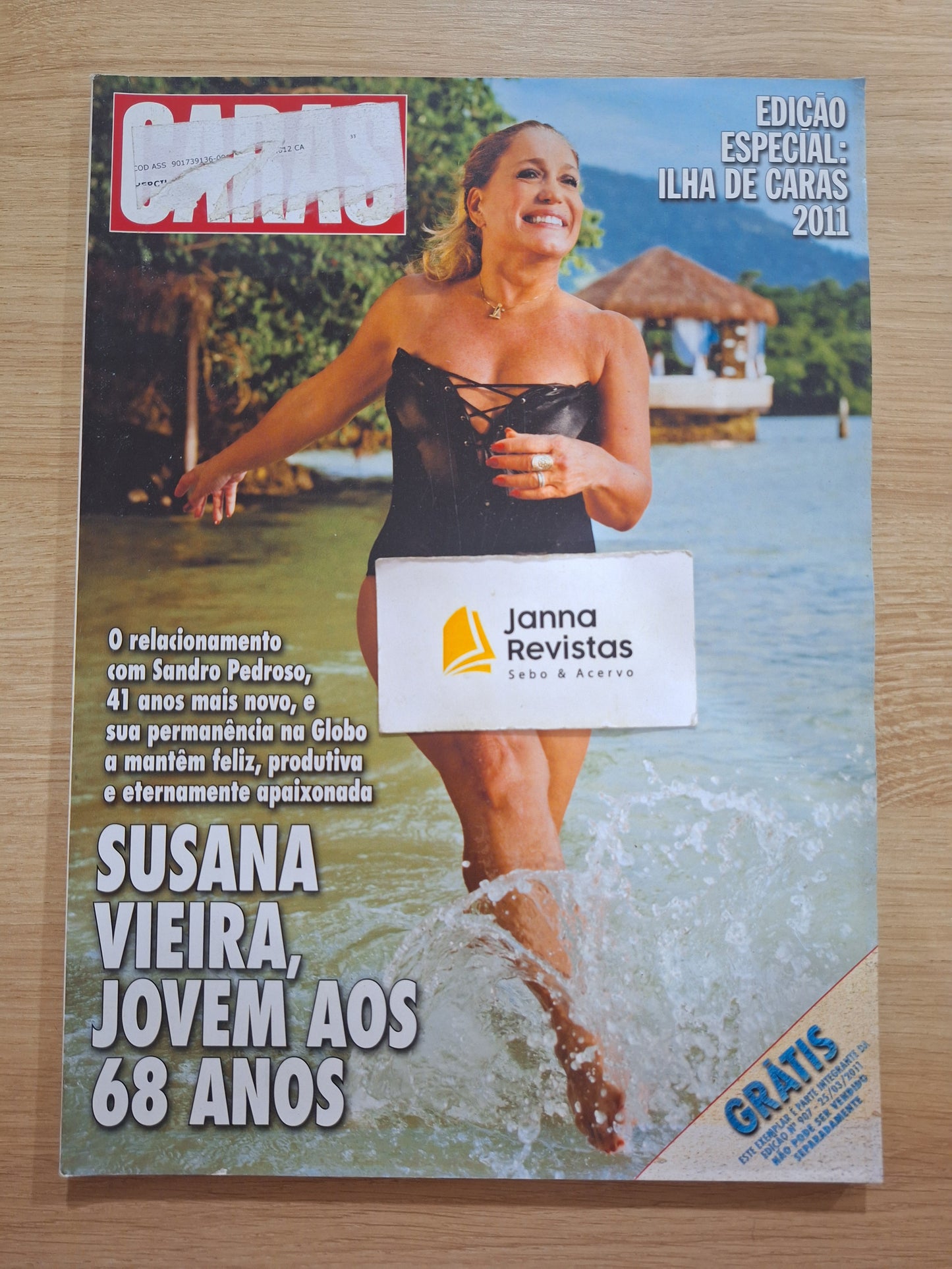 Revista Caras 907 (2011)