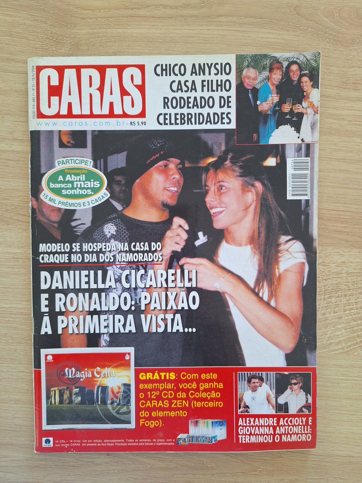 Revista Caras Nº 554 (2004)