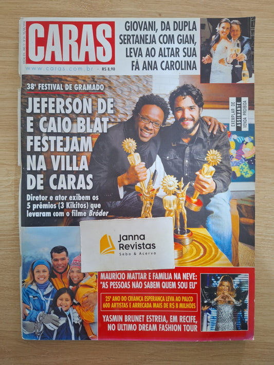 Revista Caras 876 (2010)